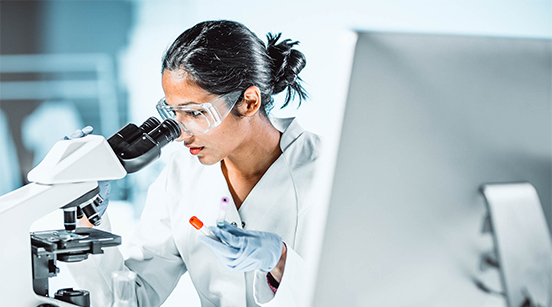 Analyse microscopique au Laboratoire Mansour